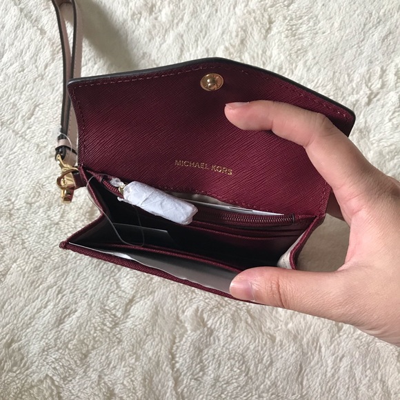 NWT Michael Kros MD card holder/wristlets - Picture 3 of 3